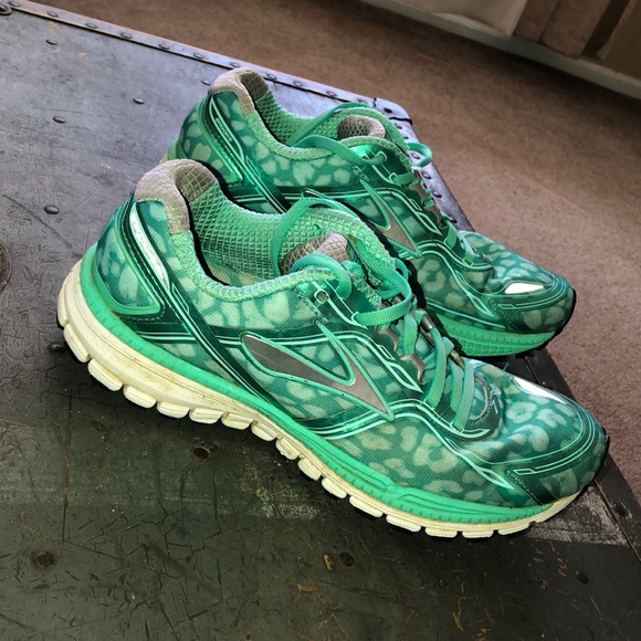 brooks ghost leopard